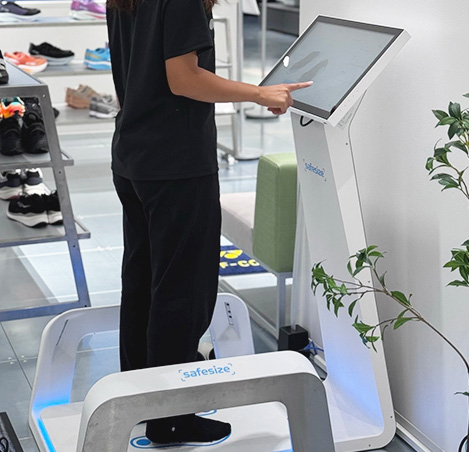 テニスシューズ